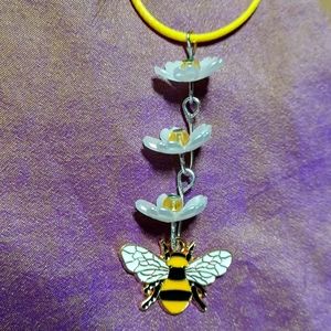 Flowers bee silver golden white beaded handmade pendant charm movement spring